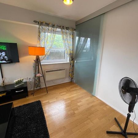 The Reflection Apartment , With River Thames View Лондон Екстер'єр фото