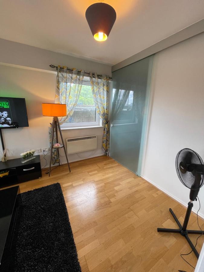 The Reflection Apartment , With River Thames View Лондон Екстер'єр фото
