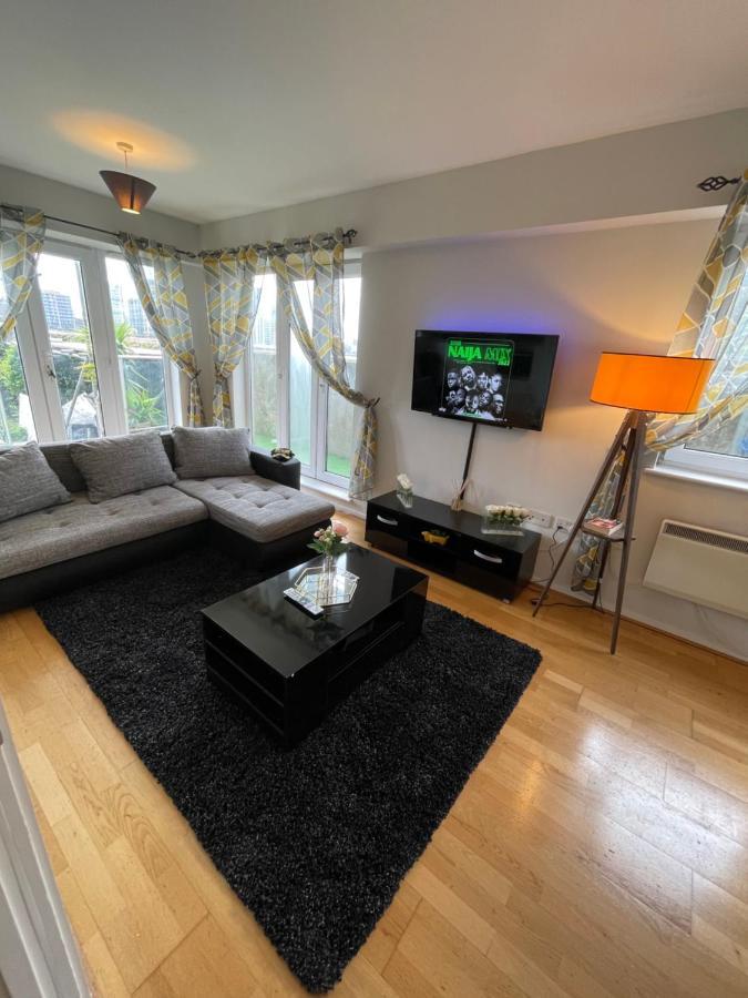 The Reflection Apartment , With River Thames View Лондон Екстер'єр фото